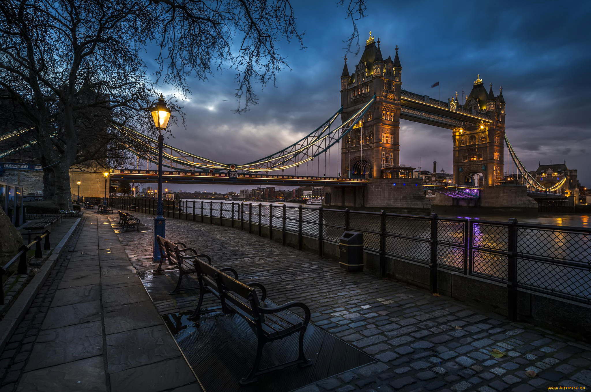 Uk most ru. Река Темза и Тауэрский мост. Тауэрский мост в Великобритании. Лондон река Темза набережная. Париж Тауэрский мост.